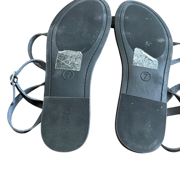 Universal Thread Black Strappy Sandals – Size 7 - Picture 3 of 5